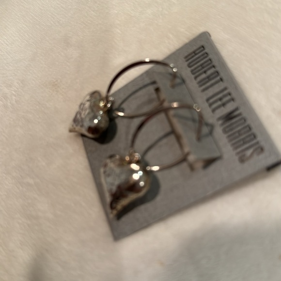 Sterling silver puffed heart earring - Picture 2 of 4